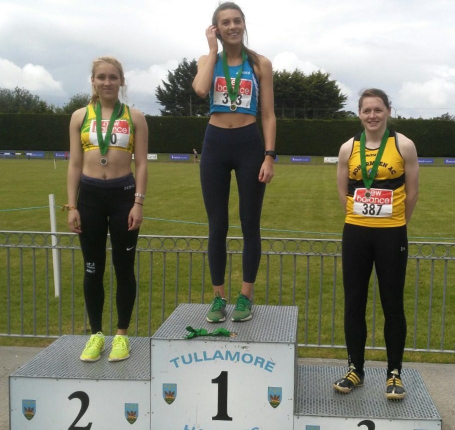 Emily Rogers (in the centre) at Leinster Senior Championships (Tullamore, June 2017)